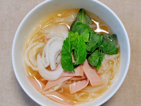 バジル香るレモンのフォー